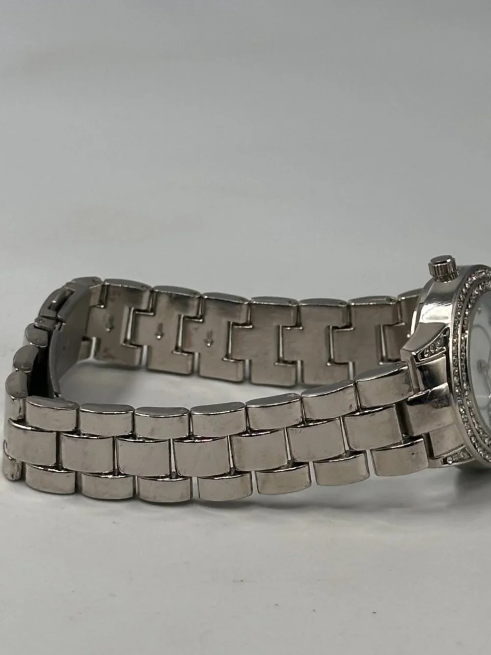 3/$30 Womens Clear Rhinestone Bezel Watch Silver Tone White Dial 28MM 8